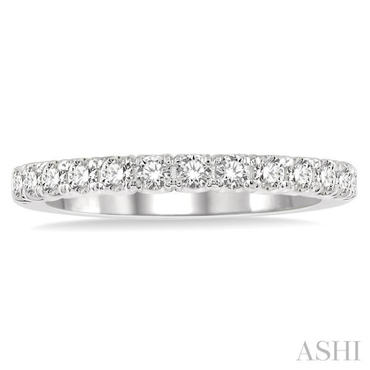 1/2 Ctw Round Cut Diamond Wedding Band in 14K White Gold