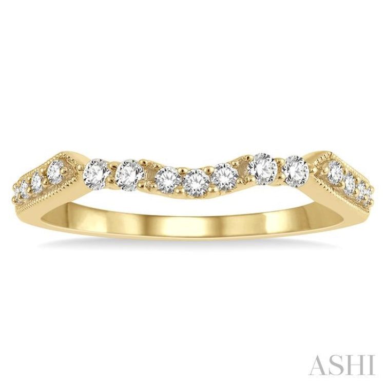 1/5 Ctw Curved Center Round Cut Diamond Wedding Band in 14K Yellow Gold