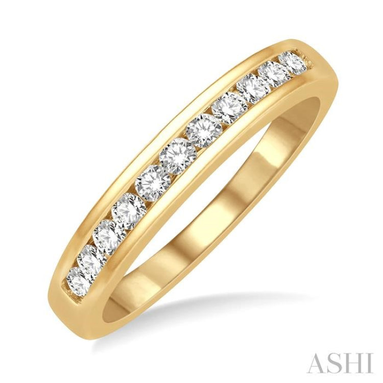 1/3 Ctw Channel Set 11 Stone Round Cut Diamond Wedding Band in 14K Yellow Gold