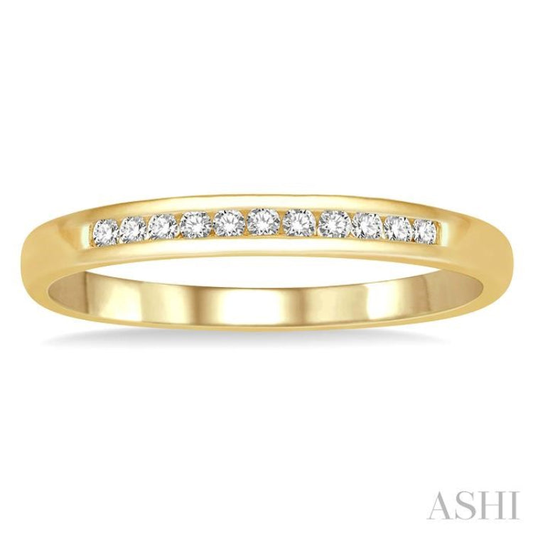 1/10 Ctw Channel Set 11 Stone Round Cut Diamond Wedding Band in 14K Yellow Gold