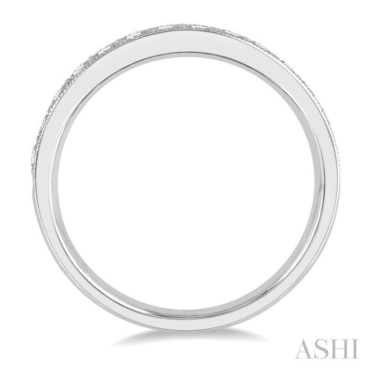 1/2 Ctw Round Cut Diamond Wedding Band in 14K White Gold