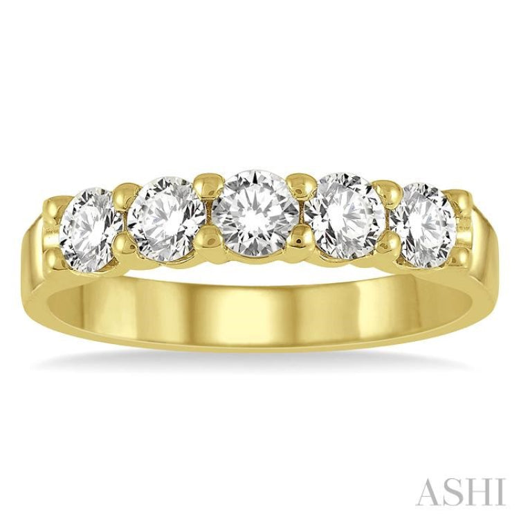 3/4 Ctw 5 Stone Round Cut Diamond Wedding Band in 14K Yellow Gold