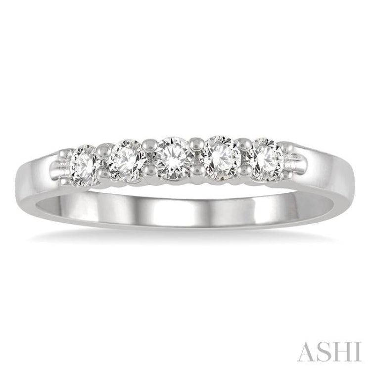 1/4 Ctw 5 Stone Round Cut Diamond Wedding Band in 14K White Gold