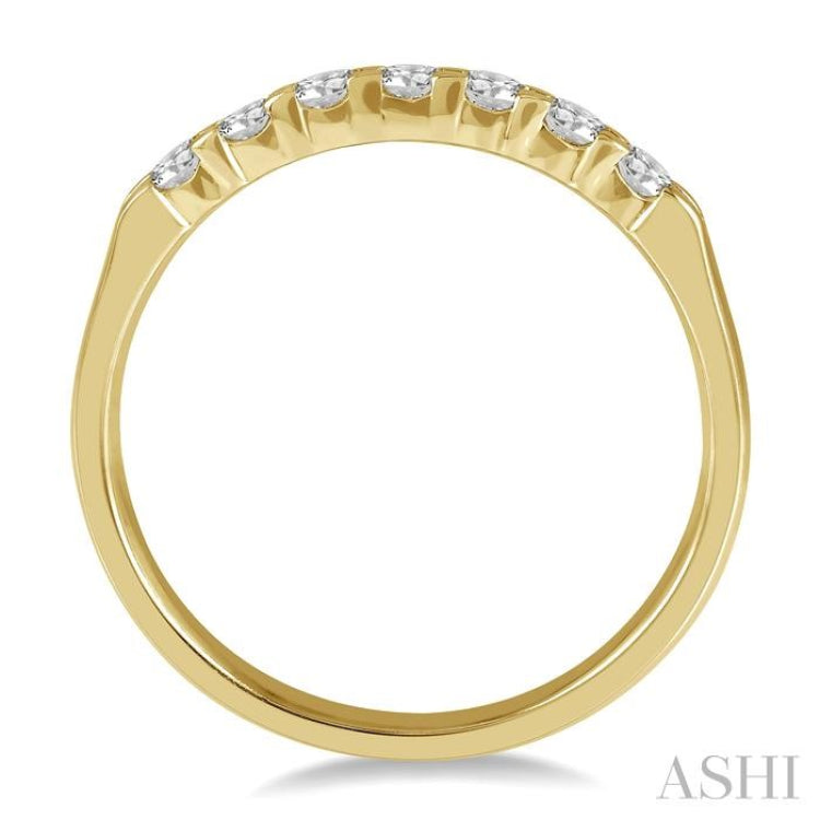 1/3 Ctw 7 Stone Round Cut Diamond Wedding Band in 14K Yellow Gold