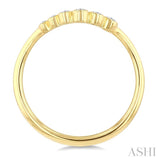 1/10 Ctw Graduated Wave Round Cut Diamond Fashion Ring in 10K Yellow Gold